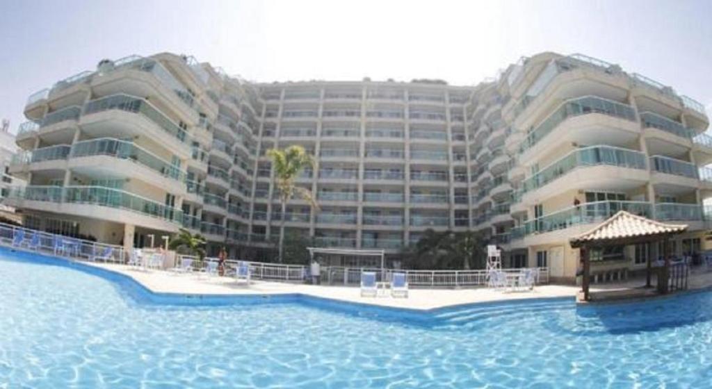 里約熱內盧的住宿－Apartamento Marina，大型公寓大楼,设有大型游泳池
