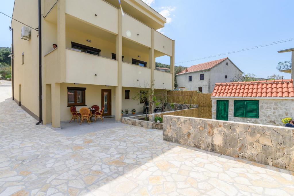 Budova, v ktorej sa apartmán nachádza