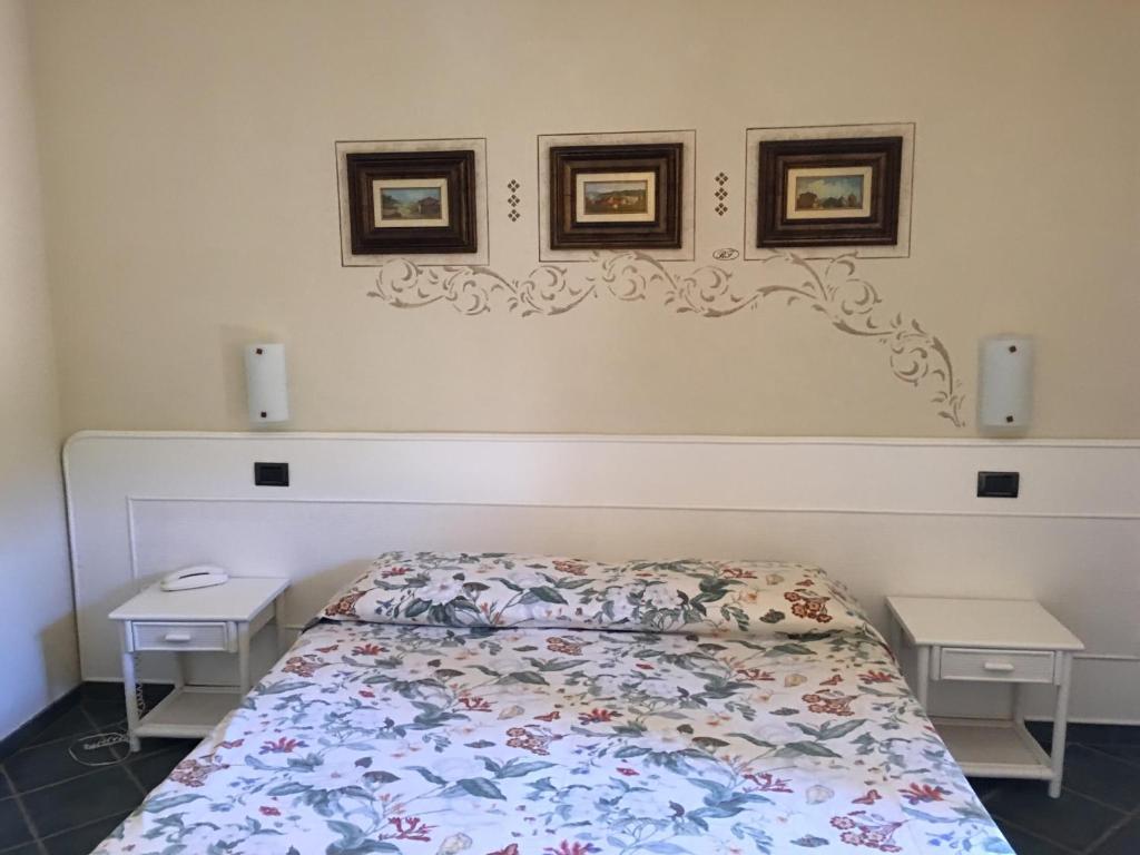 a bedroom with a bed with two nightstands at Hotel Danila in Portoferraio
