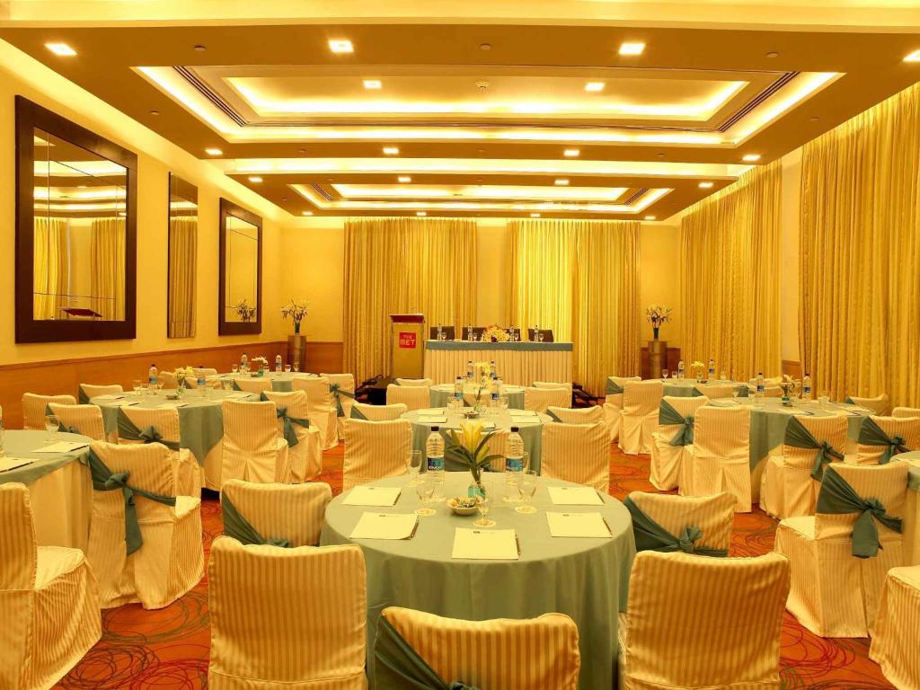 Restaurace v ubytování The Metropolitan Hotel & Spa New Delhi
