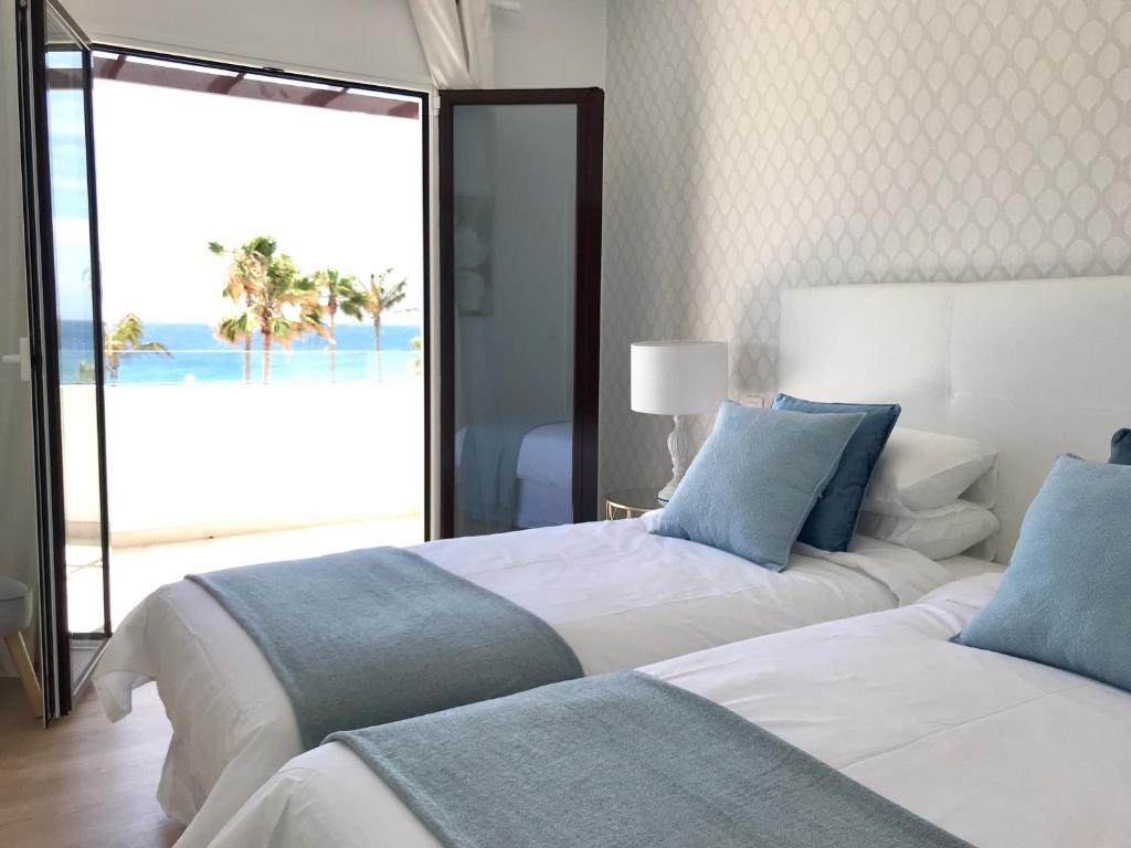 En eller flere senge i et værelse på Apartamento Seaview