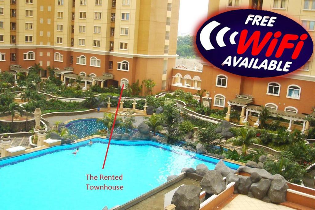 وحدة تاونهاوس نادرة وفسيحة مساحتها 97 متر مربع مع حديقة ضخمة ومسبح، أمام نيو سوهو مول