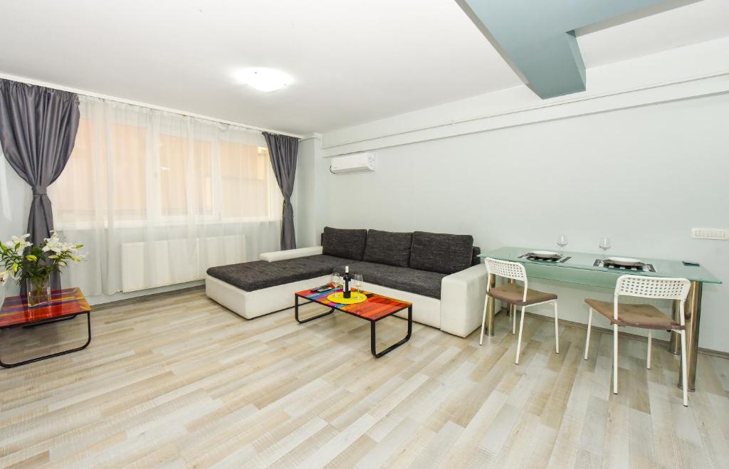 Bucharest Old Town Apartments - Deluxe Three-Bedroom Apartment With Terrace