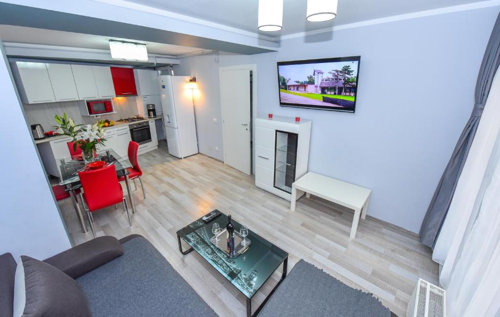 Bucharest Old Town Apartments - Deluxe Two-Bedroom Apartment With Balcony