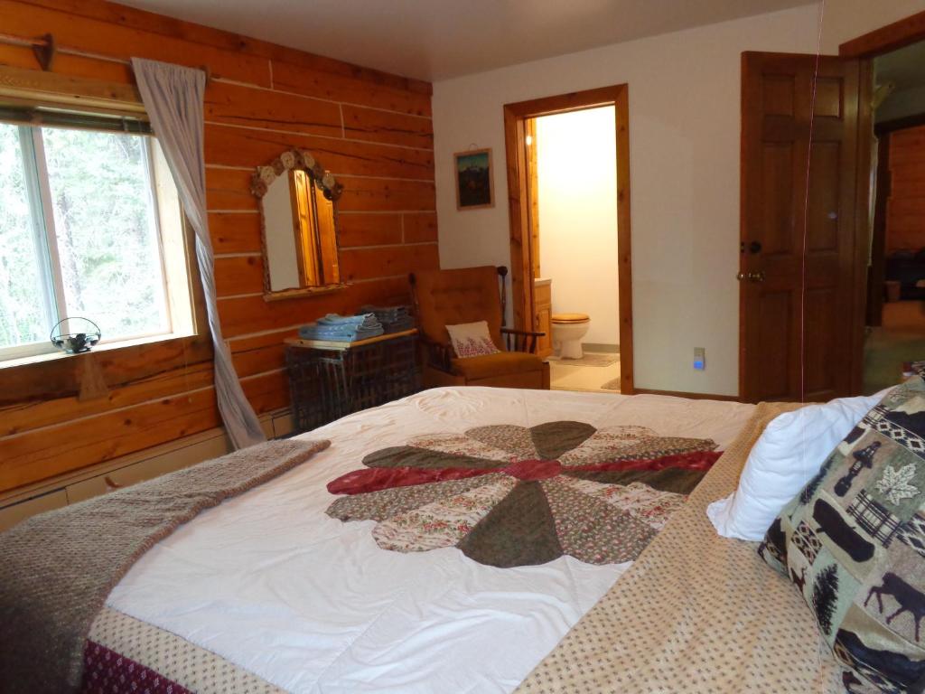 Postel nebo postele na pokoji v ubytování Antler's Rest Bed and Breakfast
