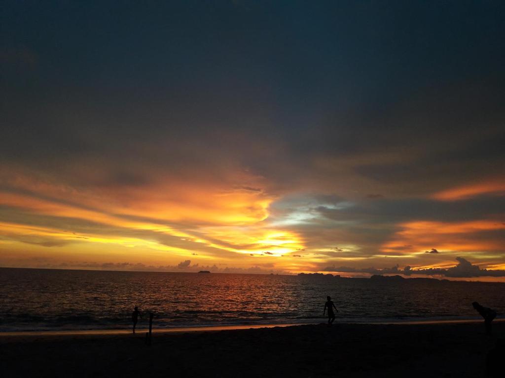 Bluesky Beach Bungalows - 16