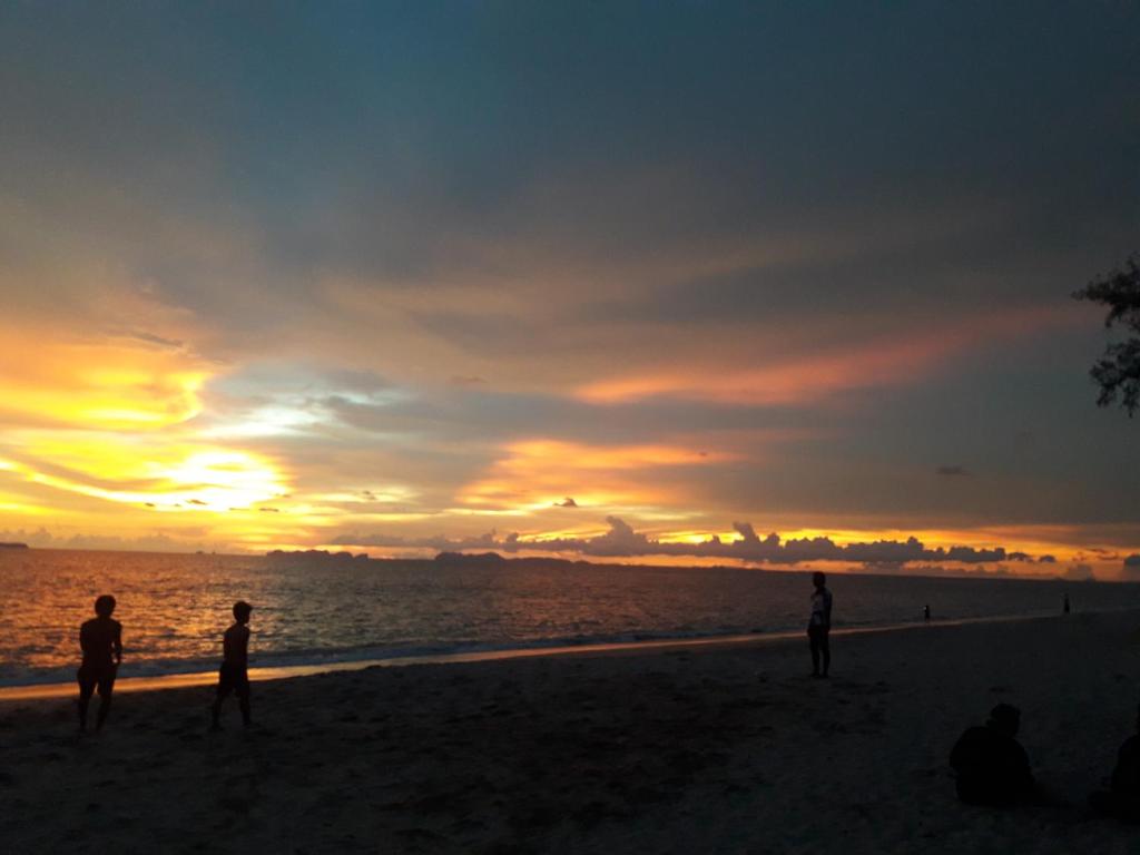 Bluesky Beach Bungalows - 17