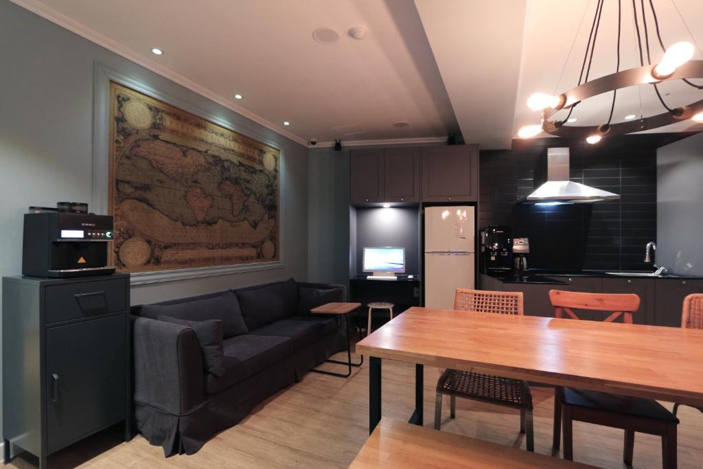 Kuchyň nebo kuchyňský kout v ubytování Blueboat Hostel Haeundae