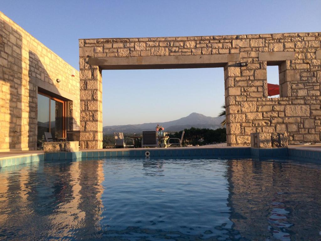 The swimming pool at or close to Villa Ypsilon