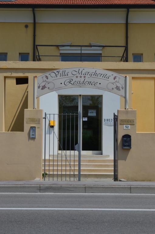 The facade or entrance of Residenza Villa Margherita