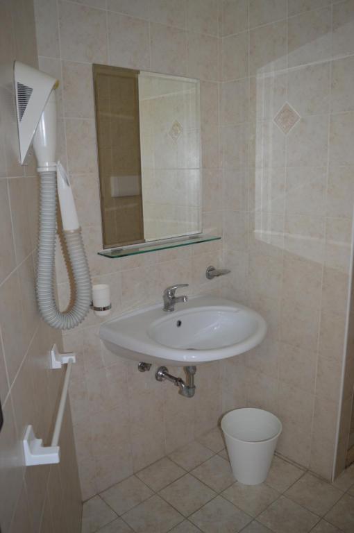 A bathroom at Residenza Villa Margherita