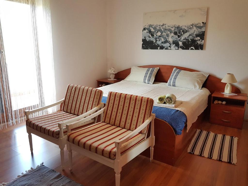Apartments and Rooms Suzana - One-Bedroom Apartment With Balcony