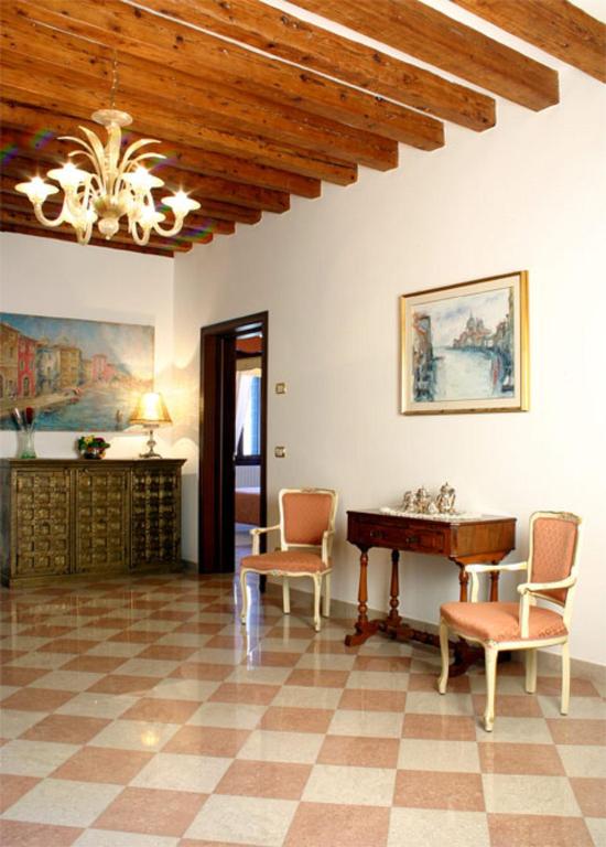 Posezení v ubytování Hotel At Leonard