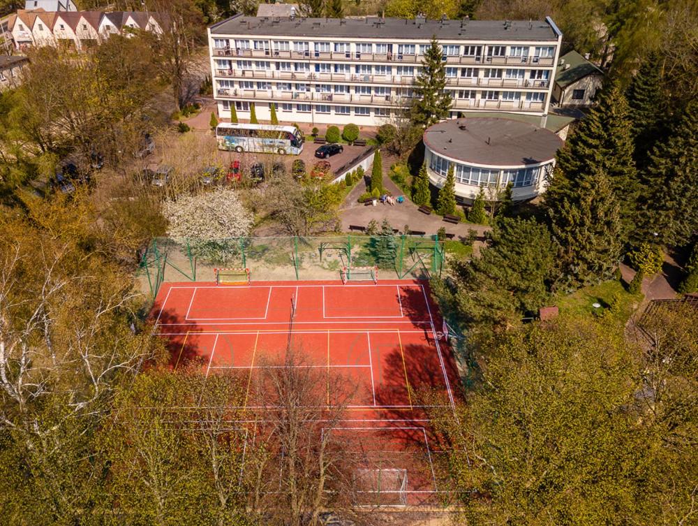 Tenis a/nebo squash v ubytování DIUNA Jastrzębia Góra nebo okolí