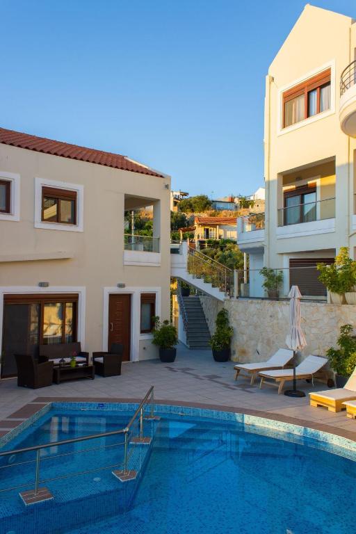 Bazén v ubytování Esthisis Suites Chania nebo v jeho okolí
