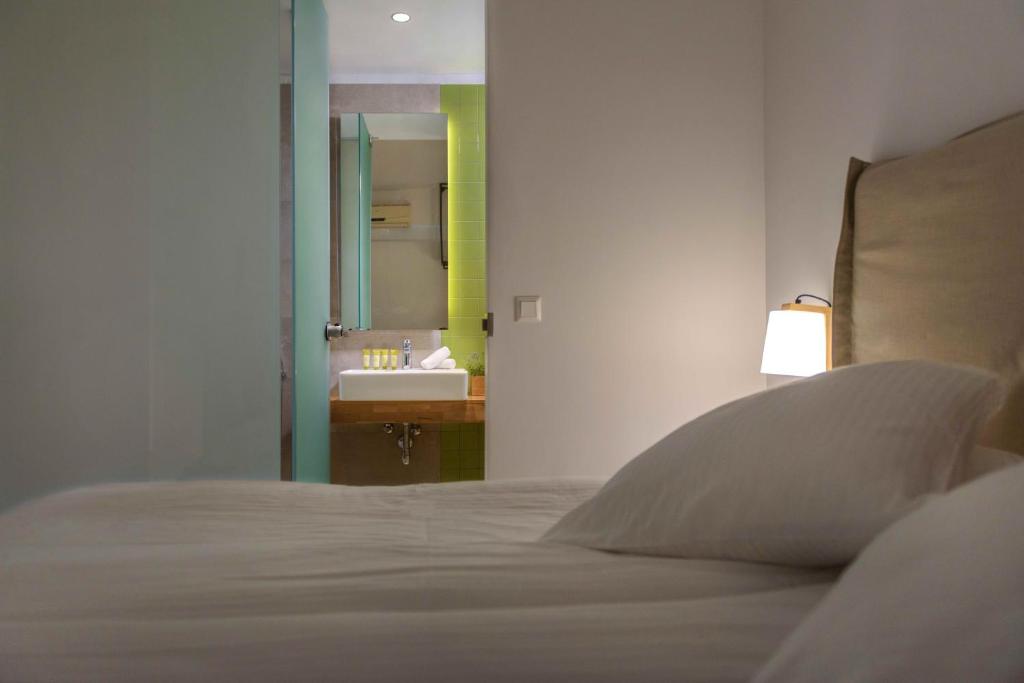 Akrathos Beach Hotel - 