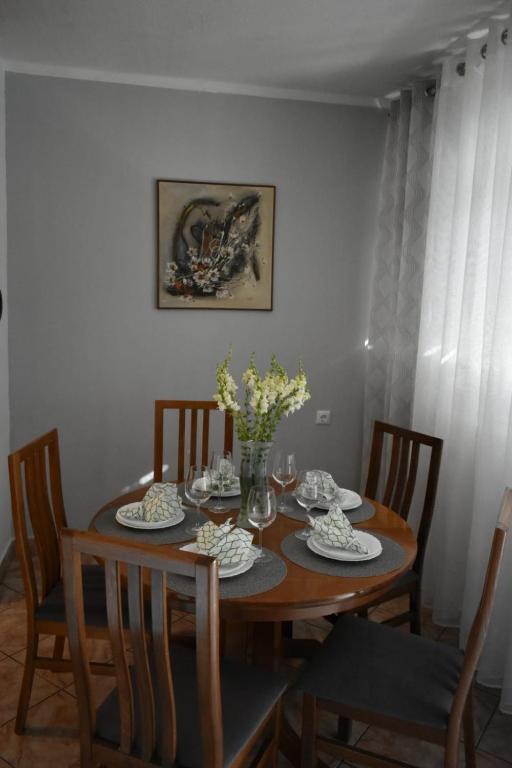 Posedenie v ubytovaní Apartment Sunshine near bridge