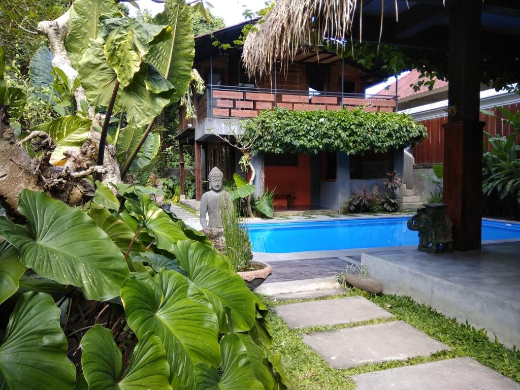 Bazén v ubytování Kencana Ubud by Mahaputra nebo v jeho okolí