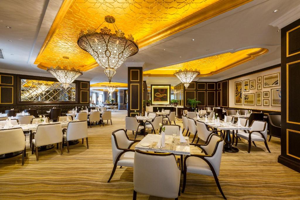 Restaurace v ubytování Ezdan Palace Hotel