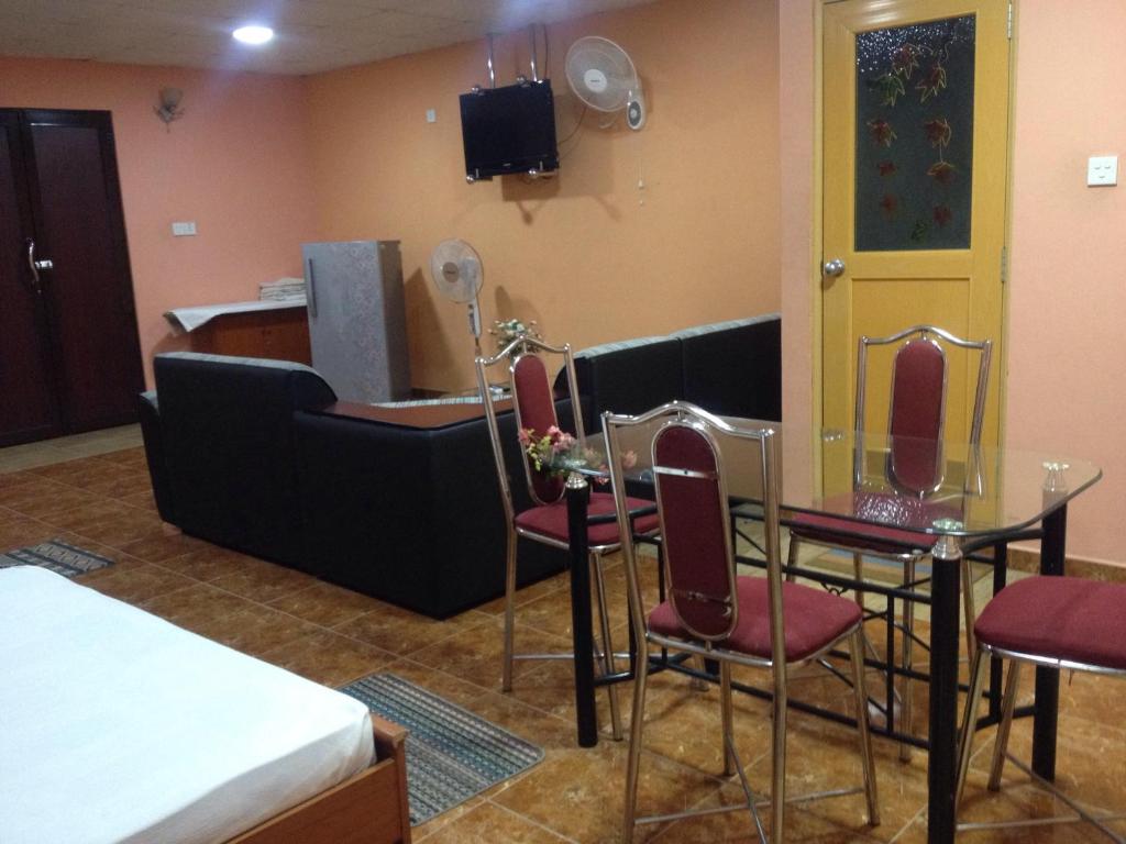 TV a/nebo společenská místnost v ubytování Sunshine Hotel