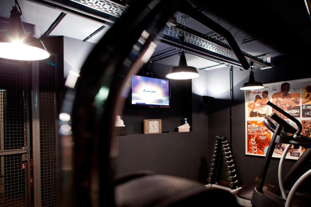 TV a/nebo společenská místnost v ubytování Henri Hotel Hamburg Downtown