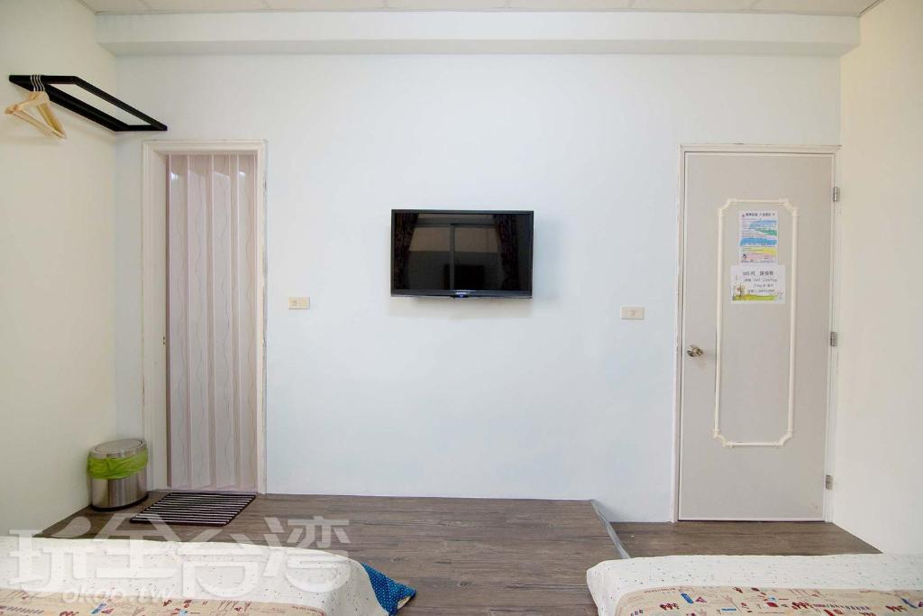 TV a/nebo společenská místnost v ubytování Xiang Ting Homestay