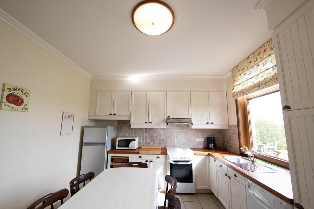 Kuchyň nebo kuchyňský kout v ubytování Averulle vakantiewoning