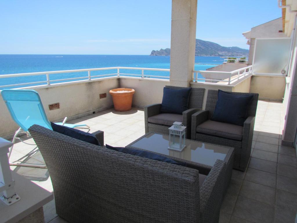 Beach front line penthouse in Altea, Altea – Bijgewerkte ...