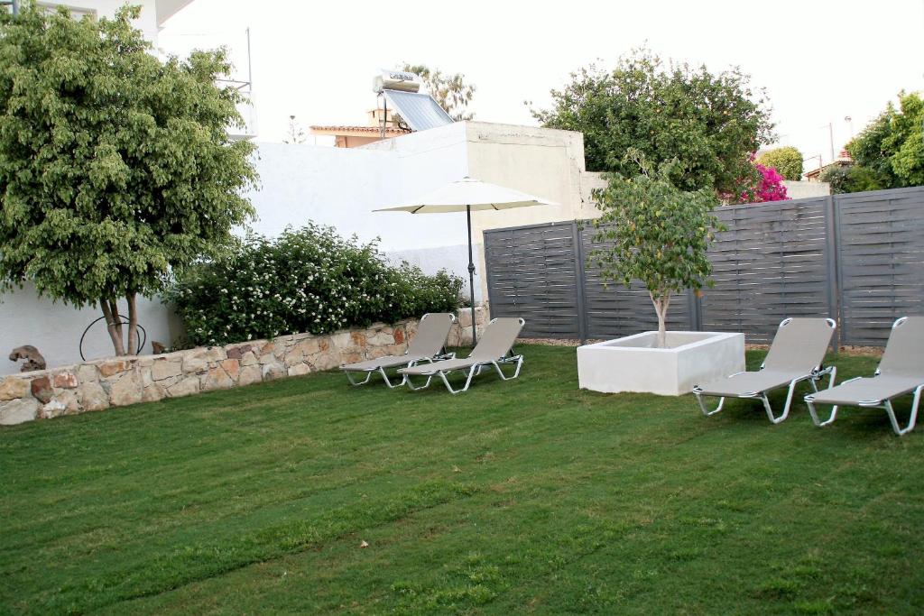 A garden outside Orama