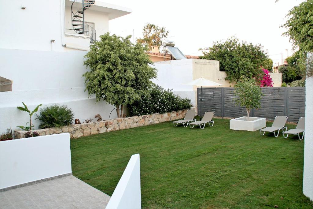 A garden outside Orama