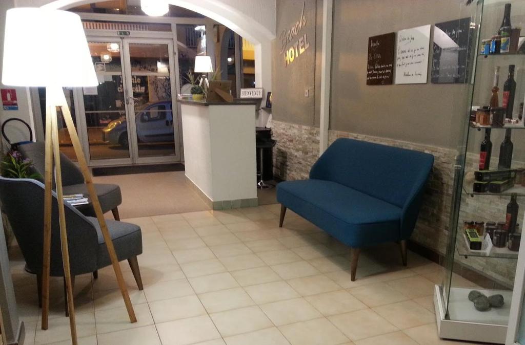 Kuchyň nebo kuchyňský kout v ubytování Hôtel Beach
