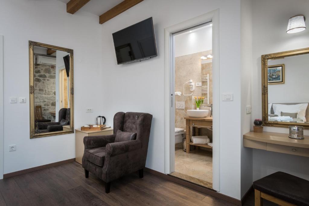 Televízia a/alebo spoločenská miestnosť v ubytovaní ID Regal Residence