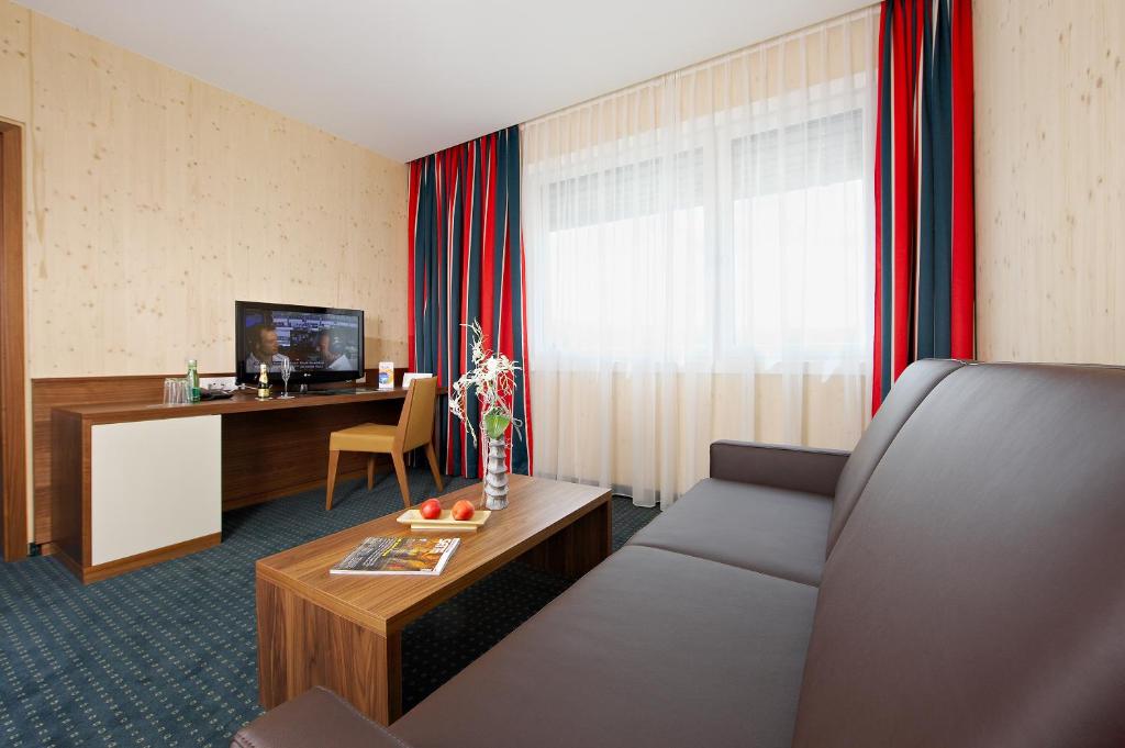 TV a/nebo společenská místnost v ubytování MT Hotel