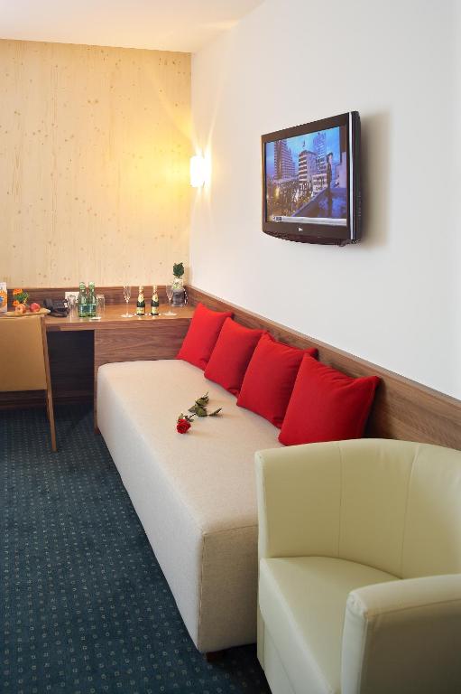 TV a/nebo společenská místnost v ubytování MT Hotel
