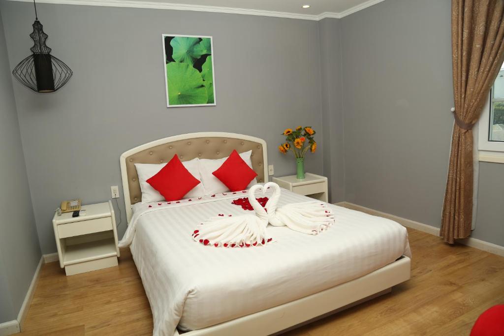 Giường trong phòng chung tại KaKa Hotel Han River