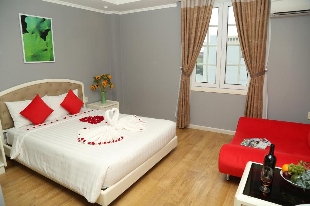 Giường trong phòng chung tại KaKa Hotel Han River