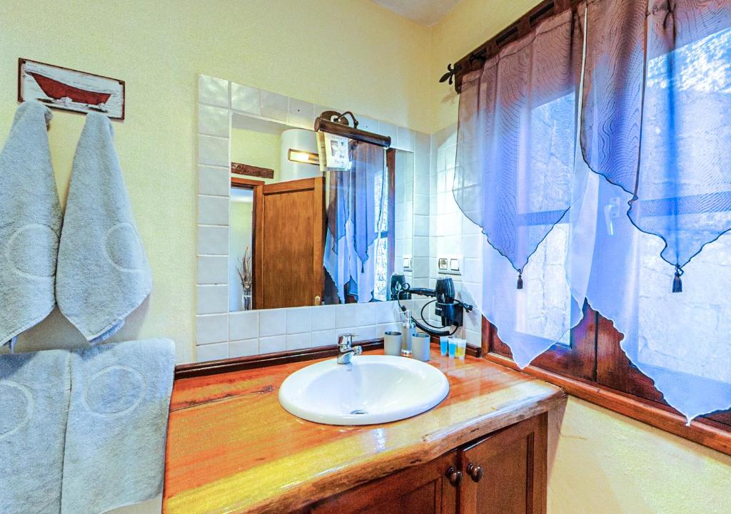 A bathroom at Apartamentos Rurales Islas Canarias