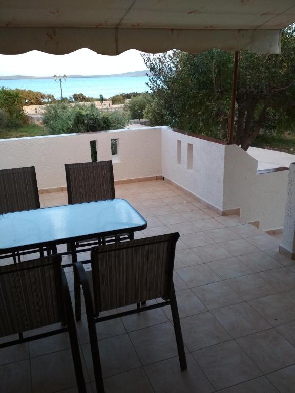 Balkon lub taras w obiekcie Kouremenos Beach Apartments