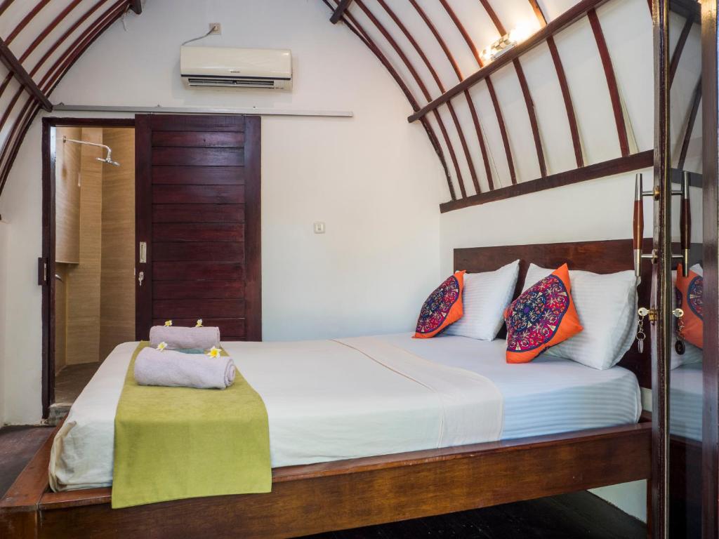 Postel nebo postele na pokoji v ubytování Gili Turtle Beach Resort