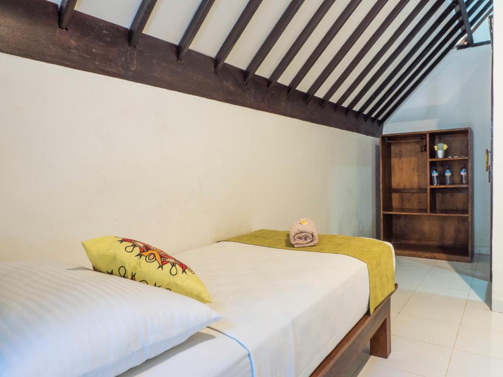 Postel nebo postele na pokoji v ubytování Gili Turtle Beach Resort