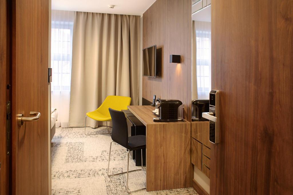 TV a/nebo společenská místnost v ubytování IBB Hotel Gdańsk