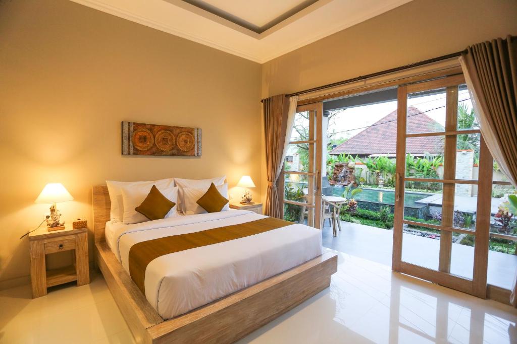 Ένα ή περισσότερα κρεβάτια σε δωμάτιο στο Uma Dhari Villa by Prasi