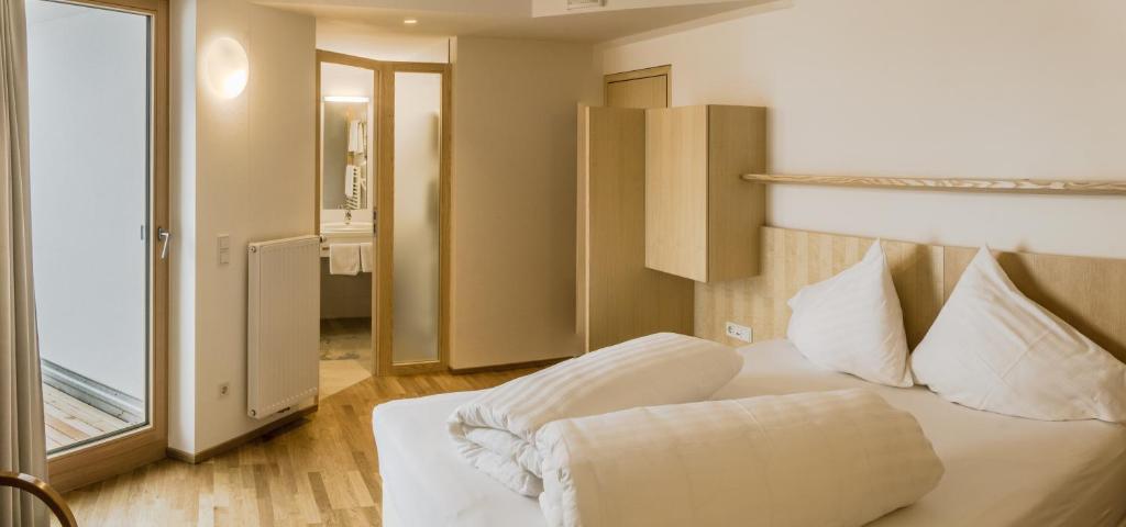 Postel nebo postele na pokoji v ubytování Hotel Gasthof Handl