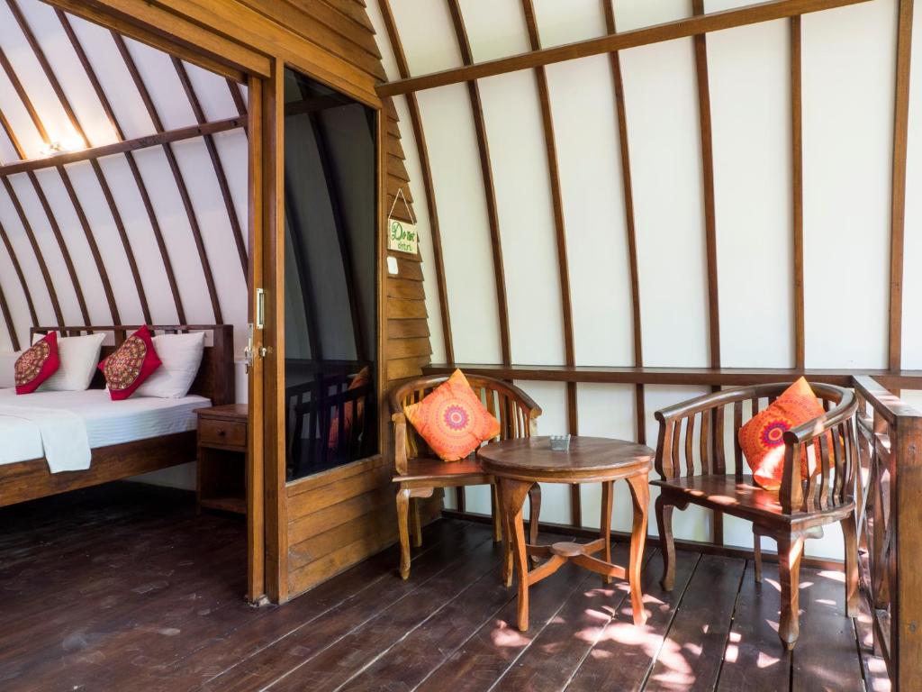 Postel nebo postele na pokoji v ubytování Gili Turtle Beach Resort