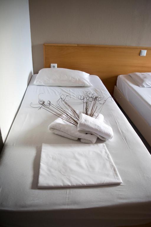 Postel nebo postele na pokoji v ubytování Hotel Paralia