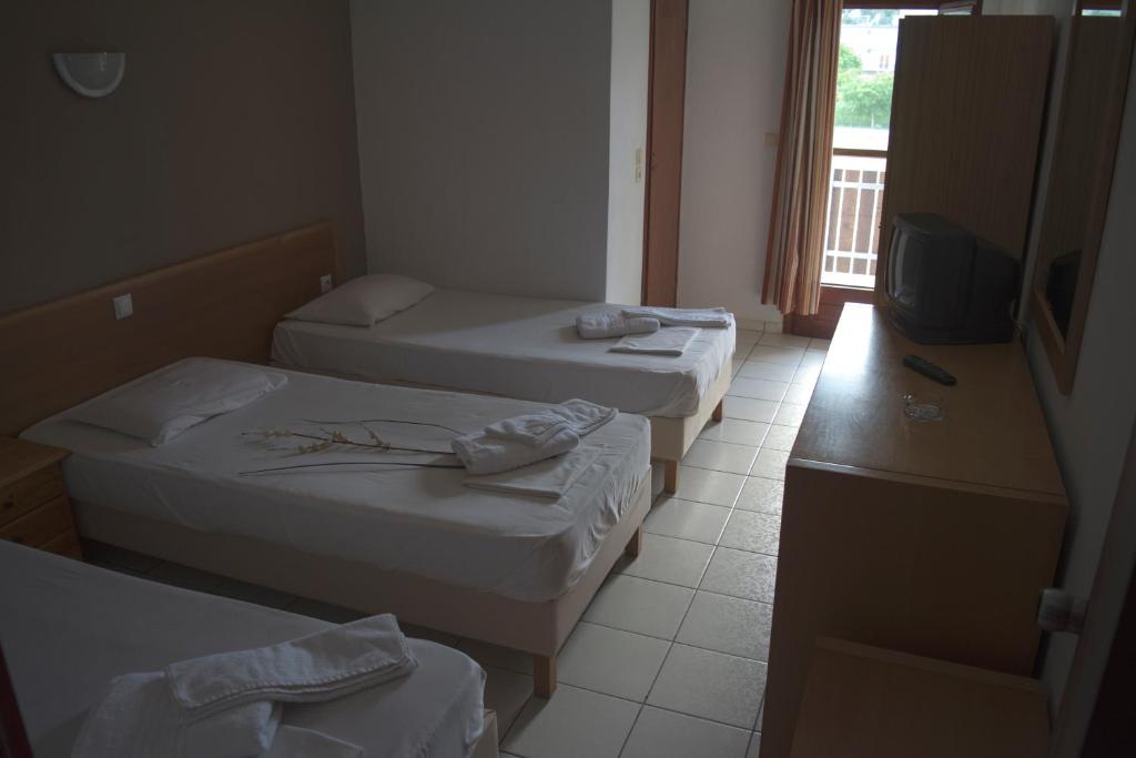 Postel nebo postele na pokoji v ubytování Hotel Paralia