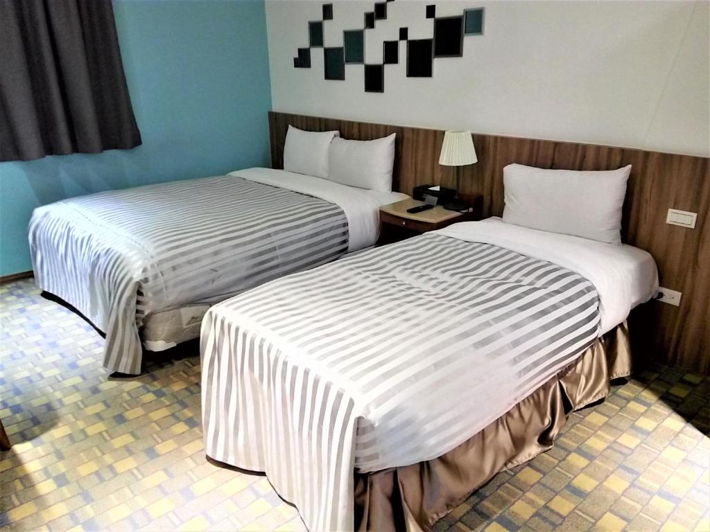 Postel nebo postele na pokoji v ubytování Ximen Hotel B