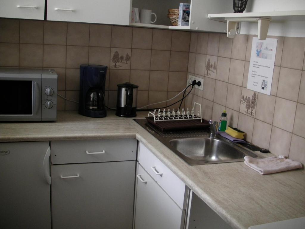 Kuchyňa alebo kuchynka v ubytovaní HappyHostel