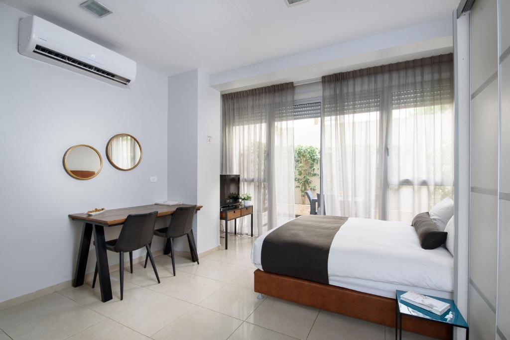 Postel nebo postele na pokoji v ubytování Sea Land Suites