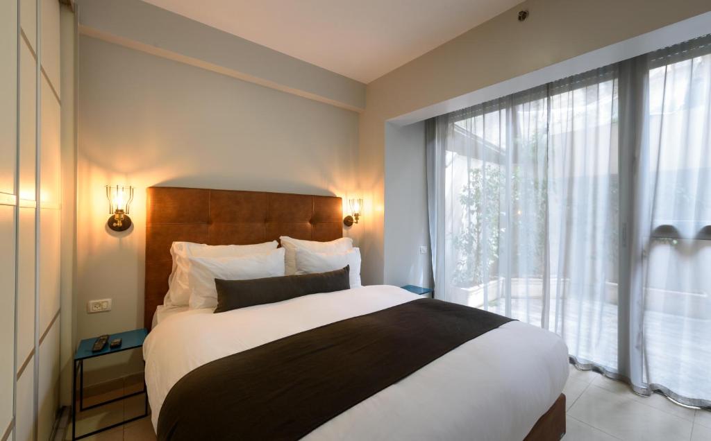 Postel nebo postele na pokoji v ubytování Sea Land Suites